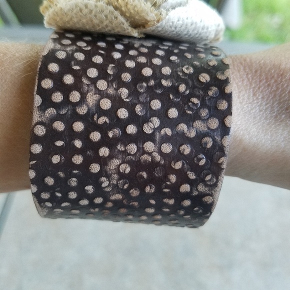 *$3 for $15* Cuff Bracelet Leather Strap Flower - Picture 4 of 8